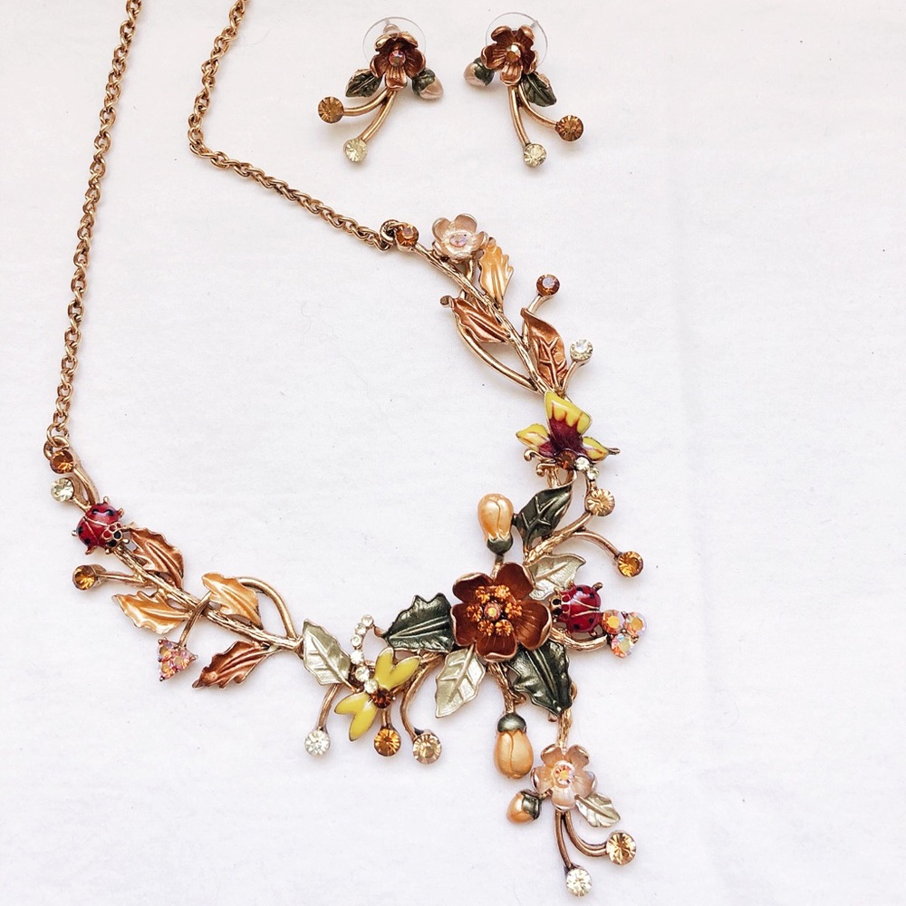 Beautiful Floral Necklace & Earrings Jewelry Set.